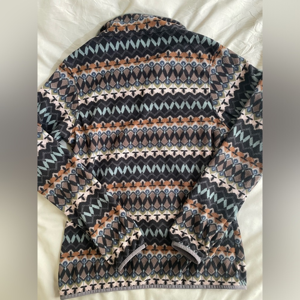 Patagonia lightweight 1/4 fleece button. - Picture 3 of 3